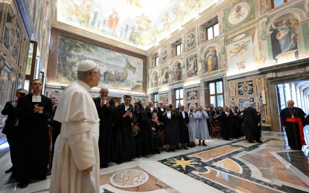 El Papa: Evangelizar educando y educar evangelizando